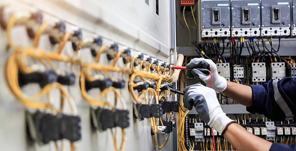 Professional Electrician technician working in Haubstadt, IN